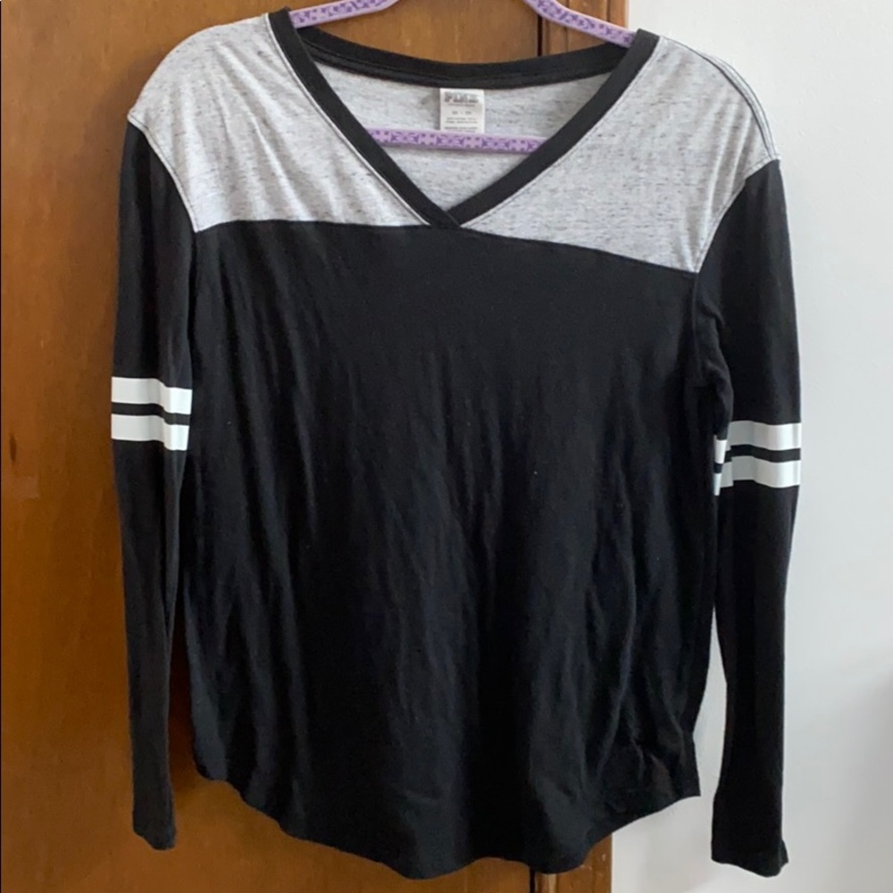 Black PINK v-neck